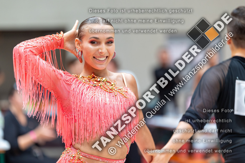 20240810-00931 | Hier finden Sie Tanz Bilder vom Latein und Standard Formationen tanzen. Sportbilder vom Tanzsport. Schöne Fotos und von Weltmeisterschaft, Europameisterschaft, Bundesliga, Regionalliga, Oberliga und Landesliga sowie von GOC Stuttgart, DanceComp, WM Bremen