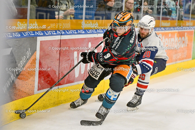 AUT, ICE, Black Wings Linz (AUT) vs Fehervar AV 19 (HUN) | 22.12.2023, Eishalle Linz, AUT, ICE Eishockey Liga, Black Wings Linz (AUT) vs Fehervar AV 19 (HUN), im Bild Emilio Romig (BWL) vs Gleason Fournier (Fehervar)


// ICE win2day Hockey League Match between Black Wings Linz (AUT) vs Fehervar AV 19 (HUN) in Linz, Austria on 2023/12/22