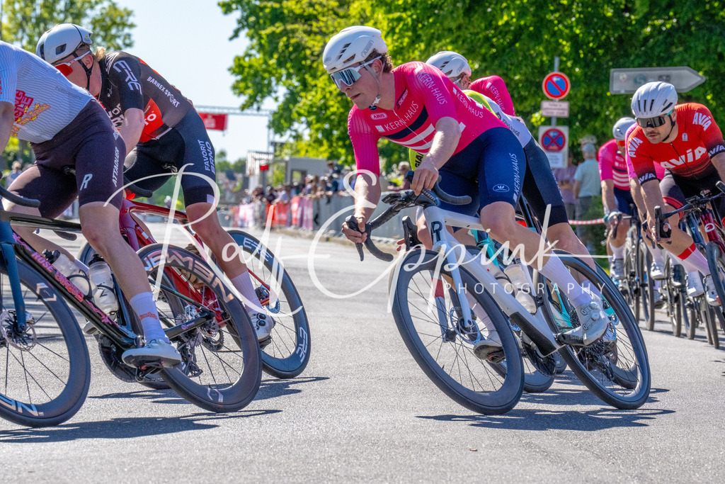 Spurt in den Mai 2026 - Großer Preis der Sparkasse Neuss | Annual one-day road cycling race "Großer Preis der Sparkasse Neuss" held in Büttgen, Germany, organized by VfR Büttgen 1912 e.V. The event features multiple races across all age categories from U11 youth to Elite men. - Realisiert mit Pictrs.com