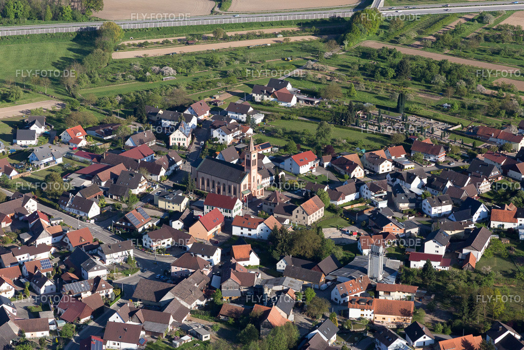 St. Cyriak | Luftbild: St. Cyriak im Ortsteil Unzhurst in Ottersweier im Bundesland Baden-Württemberg in Deutschland. Foto: IMG_099101.jpg vom 23.04.2017 durch Werner Riehm/FLY-FOTO.de - Realisiert mit Pictrs.com