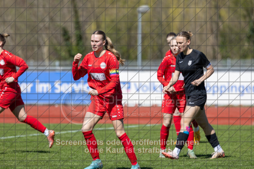 20250406_140319_0036 | #,1.FC Donzdorf (rot) vs. SV Jungingen (schwarz), Fussball, Frauen-Verbandsliga Württemberg, 16. Spieltag, Saison 2024/2025, Rasenplatz Lautertal Stadion, Süßener Straße 16, 73072 Donzdorf, 06.04.2025 - 13:00 Uhr,Foto: PhotoPeet-Sportfotografie/Peter Harich