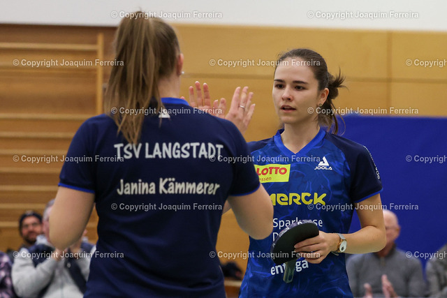 2023.12.17_tsvvslang_0595 | Langstadt, Babenhausen 17.12.2023  Tischtennis Damen 2. Bundesliga TSV Langstadt -  TTC Langen 1950 v.l., Janina Kämmerer (2.Bundesliga TSV 1909 e.v. Langstadt) und Alena Lemmer (2.Bundesliga TSV 1909 e.v. Langstadt) jubeln  - Realisiert mit Pictrs.com