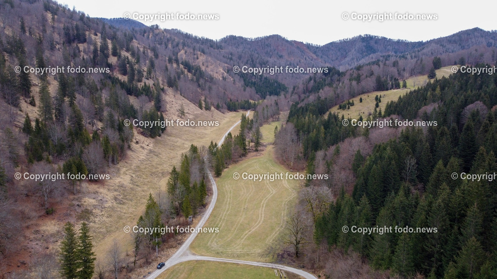 Molln_ 17.01.2023-28 | 17.01.2023, Molln, AUT, Erdgasbohrung, im Bild Flaeche unter der das Gasfeld vermutet wird, hoechster Punkt, Drohne