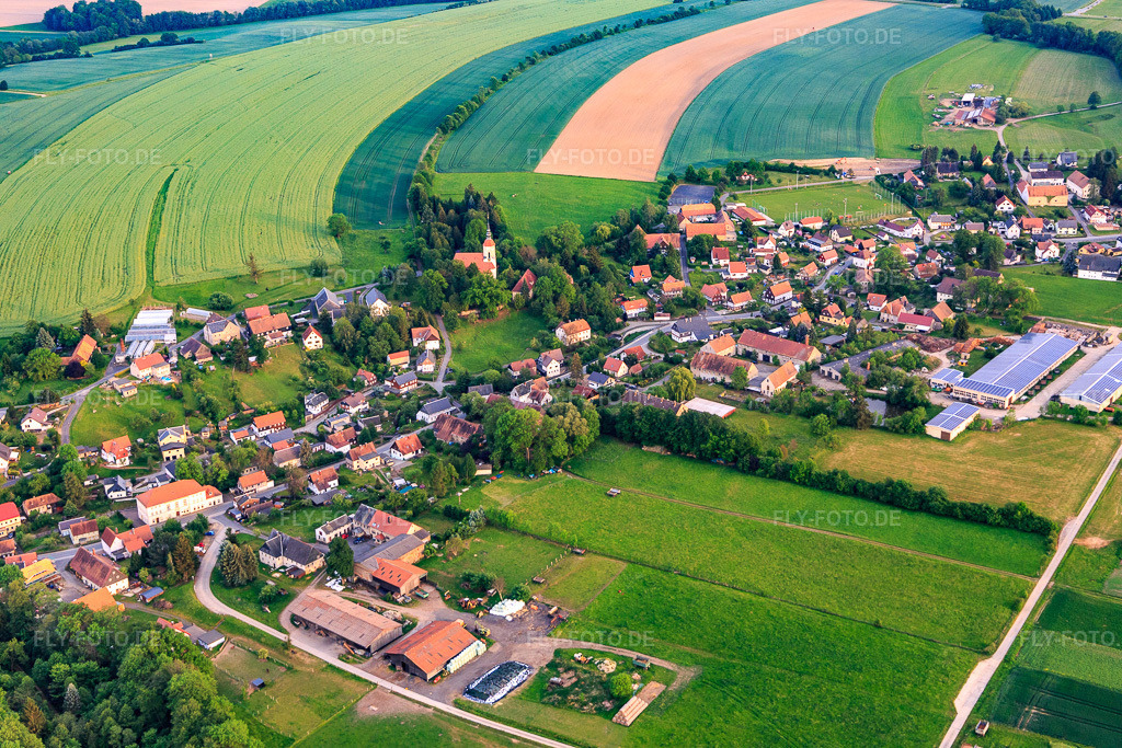 Luftbild: Kirchberg im Ortsteil Bertsdorf in Bertsdorf-Hörnitz im Bundesland Sachsen in Deutschland. Foto: IMG_141604.jpg vom 23.05.2024 durch Werner Riehm/FLY-FOTO.de