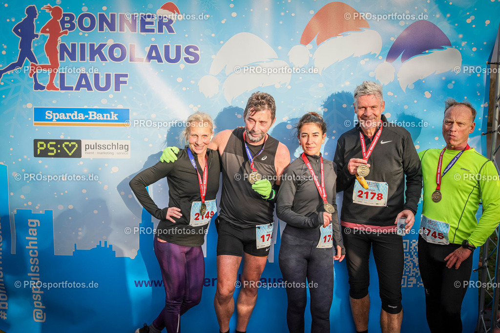 6. Bonner Nikolauslauf; Bonn, 14.12.2025 | Impressionen vom 6. Bonner Nikolauslauf am 14.12.2025 in Bonn (Nordrhein-Westfalen). 