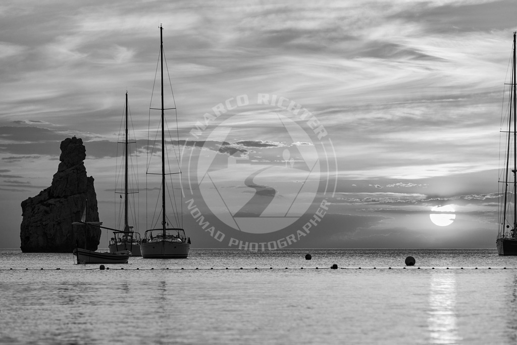 Cala Benirras  | Bildmaterial (Honorarfrei, bei Quellenangabe)

Sämtliche Bilder dieser Serie stehen zur honorarfreien Verwendung zur Verfügung. Bedingung ist die Nennung des Copyrights: Foto Marco Richter oder www.mallorco.com

für unterlassene, unvollständig, falsch platzierte oder nicht zuordnungsfähige Urhebervermerke ist für jeden Einzelfall eine Vertragsstrafe in Höhe des fünffachen Nutzungshonorars zu zahlen, vorbehaltlich weitergehender Schadensersatzansprüche.!!!Ebenso ist der Weiterverkauf des Bildmaterials an Dritte ohne ausdrückliche Genehmigung von Marco Richter (Mallorco Photography) untersagt. Diese Regelung gilt auch bei jeglicher unberechtigt (ohne Zustimmung durch den Fotograf Marco Richter (Mallorco Photography) erfolgten Nutzung, Verwendung, Wiedergabe oder Weitergabe des Bildmaterials.