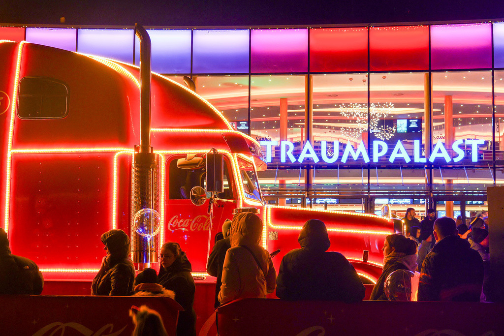 Coca Cola | Leonberg - Der Coca Cola Weihnachtstruck kommt zum Leonberger Traumpalast. - Realisiert mit Pictrs.com