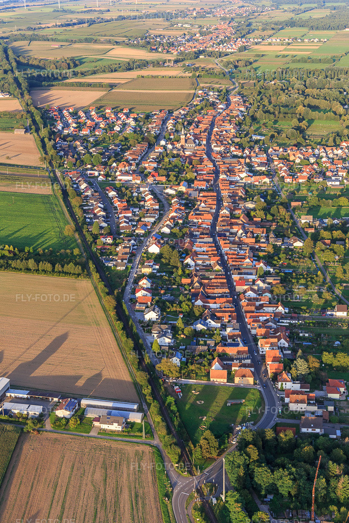 Luftbild: Ortsansicht von Westen im Ortsteil Schaidt in Wörth im Bundesland Rheinland-Pfalz in Deutschland. Foto: IMG_129370.jpg vom 12.09.2021 durch Werner Riehm/FLY-FOTO.de