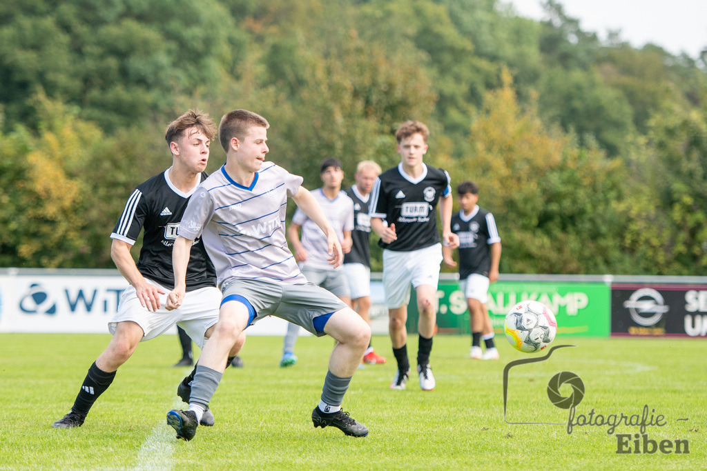 FC Rastede-SW Oldenburg | A-Jugend Bezirksliga; FC Rastede (grau) -SW Oldenburg (schwarz) am 31.08.2024 in Rastede (Sportplatz Köttersweg), Deutschland, Photo: Philip Eiben 2024 - Realisiert mit Pictrs.com