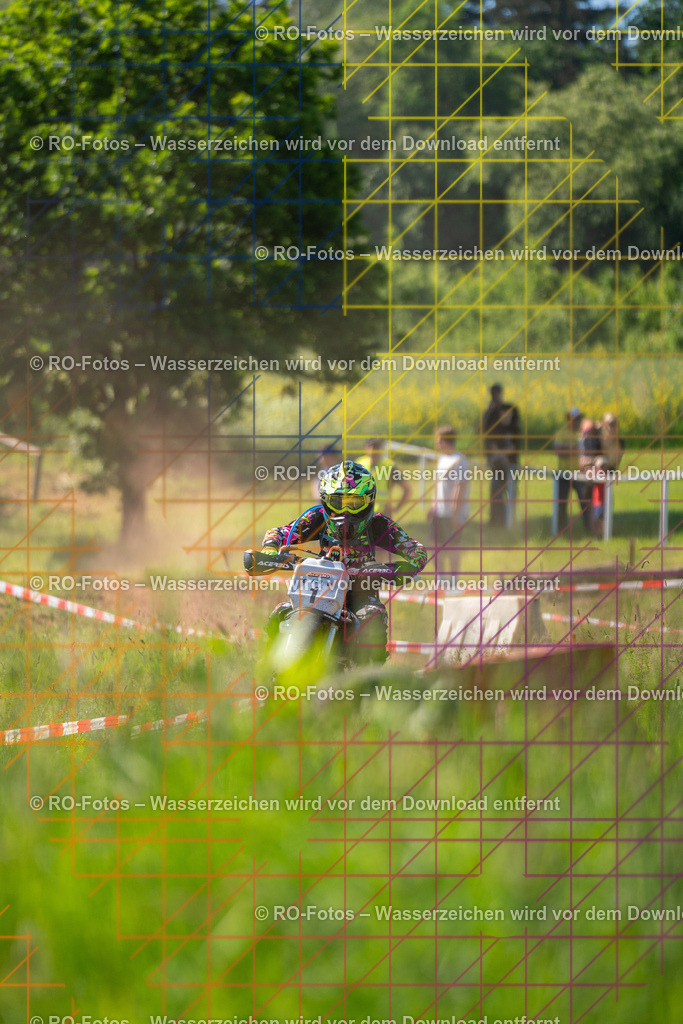 Wolfshausen 1 Lauf -277 | Sportfotografie von RO-Fotos: Motorsport, Motocross, Enduro, Laufveranstaltungen und Triathlon. Professionelle Fotos von Sportlern und Events. - Realisiert mit Pictrs.com