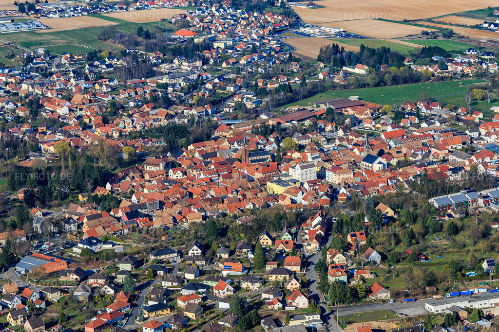 Luftbild: Ortszentrum von Süden in Val-de-Moder im Bundesland Bas-Rhin in Frankreich.Foto: IMG_097499.jpg vom 16.03.2017 durch Werner Riehm/FLY-FOTO.deAuflösung des Originals: 5086 x 3391 px