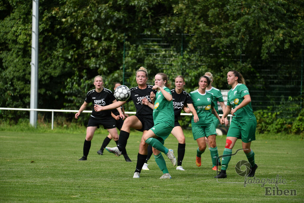 SG am Meer-TSV Abbehausen | Frauen Bezirksliga Nord; SG am Meer (schwarz)-TSV Abbehausen (grün) am 13.08.2023; in Gristede (), Photo: Philip Eiben 2023 - Realisiert mit Pictrs.com