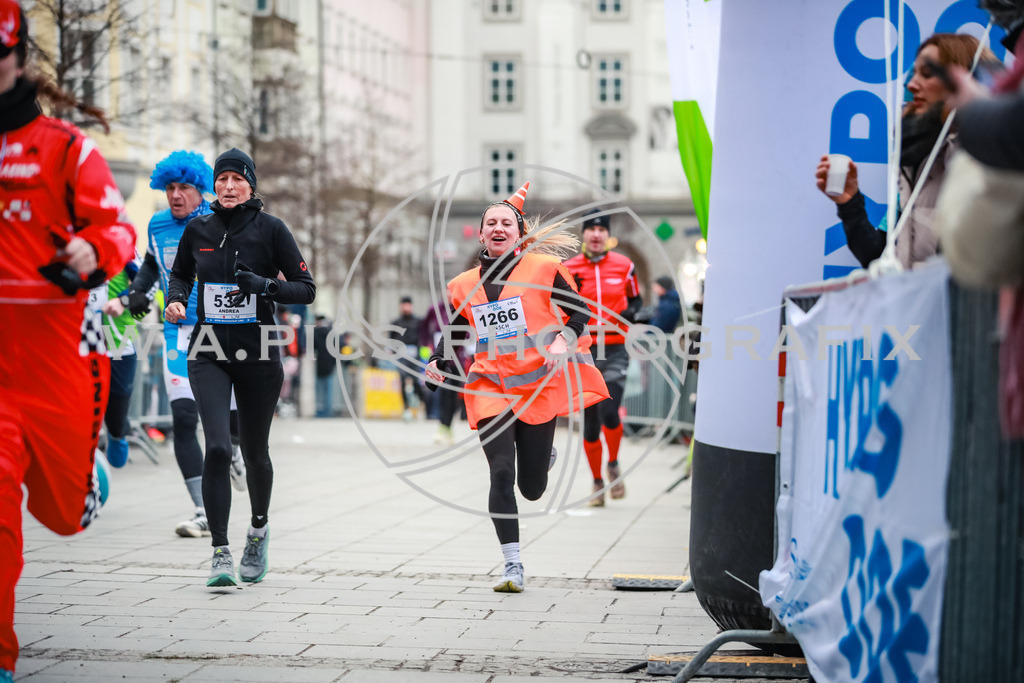 SILVESTERLAUF LINZ 25 | Linz, AUSTRIA, 31. Dezember 25, TRIRUN SILVESTERLAUF LINZ 25 , Image shows: 
Photo: WAPICS / BINDER Manuel