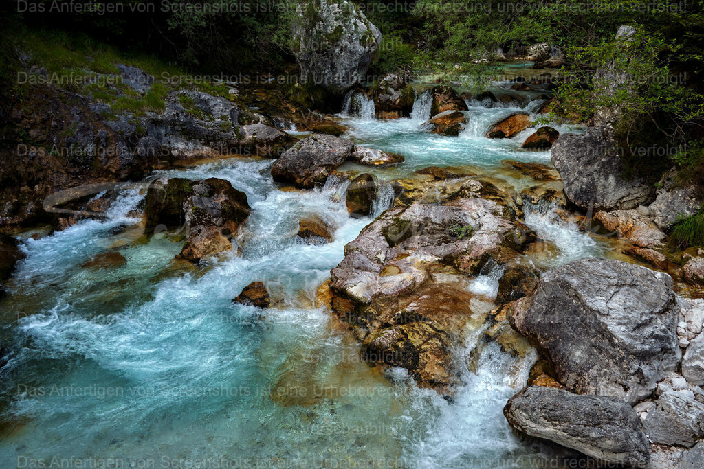 "Wildes Wasser" Unbekannter Fluss, Slovenien | People- und Tierfotografie, Imageaufnahmen, Veranstaltungsfotografie und Wandbilder aus der Natur ★ Made in Germany ✔️ Druck + Downloads ✔️ Naturfotografie in Top Qualität ★ schneller Versand, weltweite Lieferung! - Realisiert mit Pictrs.com