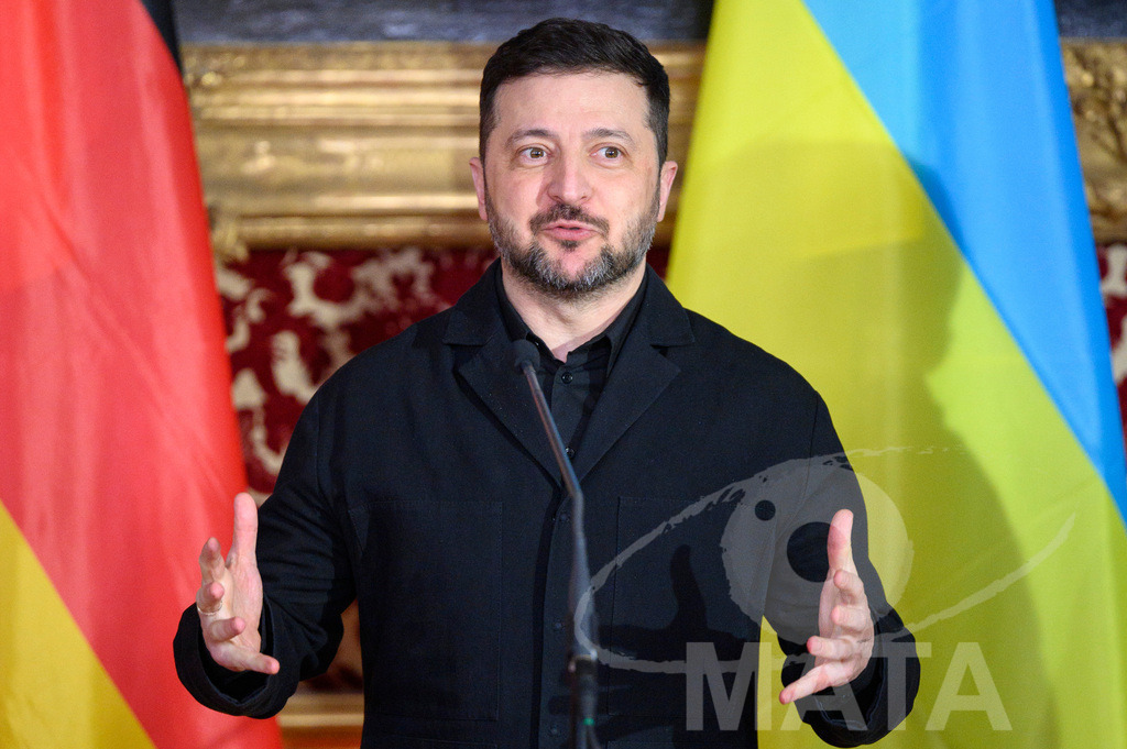 _DWI5287 | Politiker Wolodymyr Selenskyj, Präsident der Ukraine, iwährend eines Pressestatements in der Münchner Residenz vor der Verleihung des Ewald-von-Kleist-Preises.Der diesjährige Ewald-von-Kleist-Preis wird am Rande der Münchner Sicherheitskonferenz 2026 an das ukrainische Volk vergeben. München, 14.02.2026 Bayern Deutschland - Realisiert mit Pictrs.com