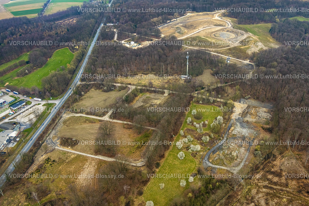 Werl240308096 | Luftbild, Stadtwald Werl, Renaturierung und Baustelle mit Neubau eines Aussichtsturms, Sender Werl, links Folfwiese Golfclub Werl e.V., Werl, Nordrhein-Westfalen, Deutschland