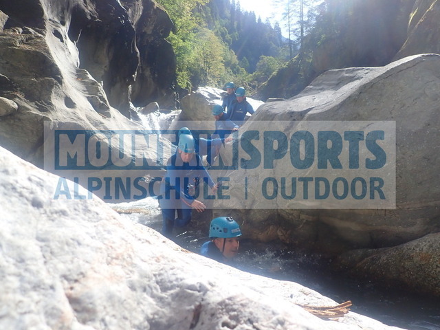 P9200051 | Bestelle die Bilder deines Berg- oder Wasser-Abenteuers mit Mountain Sports bequem von zu Hause aus direkt über unseren Online Fotoshop von pictrs.com. - Realisiert mit Pictrs.com