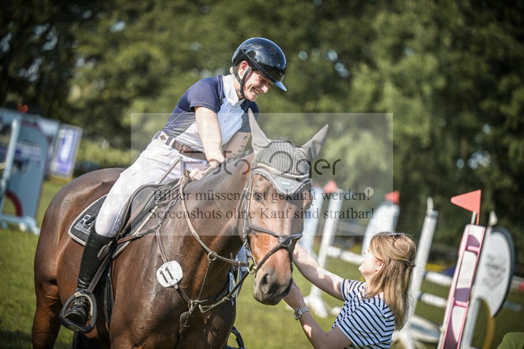 DOS_0036 | Entdecke hochwertige Reitturnierfotos von Foto Oger. Professionell, emotional und authentisch – jetzt Lieblingsmomente im Shop bestellen.Deutschlandweite Turnierfotografie. - Realisiert mit Pictrs.com