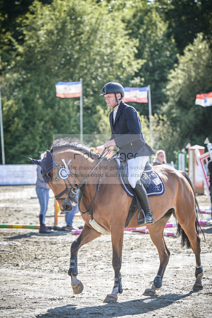 DOS_9571 | Entdecke hochwertige Reitturnierfotos von Foto Oger. Professionell, emotional und authentisch – jetzt Lieblingsmomente im Shop bestellen.Deutschlandweite Turnierfotografie. - Realisiert mit Pictrs.com