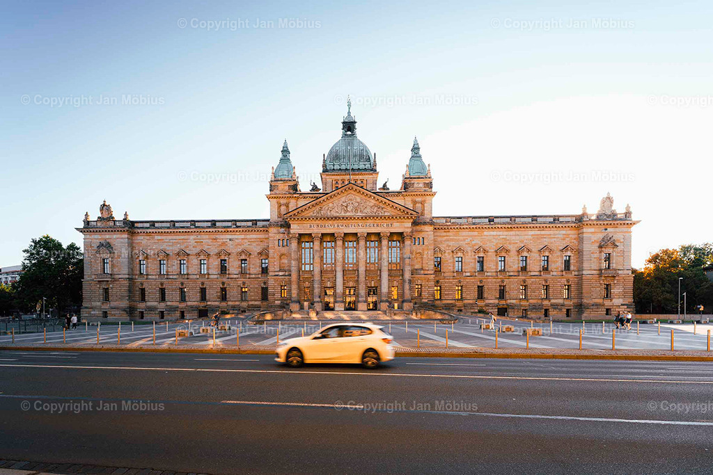 Bundesverwaltungsgericht | Das heutige Bundesverwaltungsgericht in Leipzig blickt auf eine bewegte Geschichte zurück: Ursprünglich als Reichsgericht errichtet, diente das beeindruckende Gebäude später als Bildermuseum. Heute ist es Sitz des höchsten deutschen Gerichts für öffentliches Recht. Die Verbindung aus historischer Architektur, kulturellem Erbe und rechtlicher Bedeutung macht diesen Ort einzigartig – für Besucher, Interessierte und Bildkäufer gleichermaßen. - Realisiert mit Pictrs.com