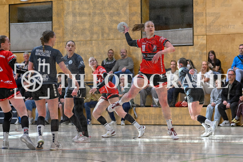GER, SG Maulburg/Steinen - HB Kinzigtal, Frauen-Handball, Oberliga Suedbaden, 21. Spieltag, Saison 2024/2025, 06.04.2025 | Amely Haas (SG Maulburg/Steinen, #10) am Kreis und im Wurf. GER, SG Maulburg/Steinen - HB Kinzigtal, Frauen-Handball, Oberliga Suedbaden, 21. Spieltag, Saison 2024/2025, 06.04.2025Foto: TH Fotografie/Thomas Hess