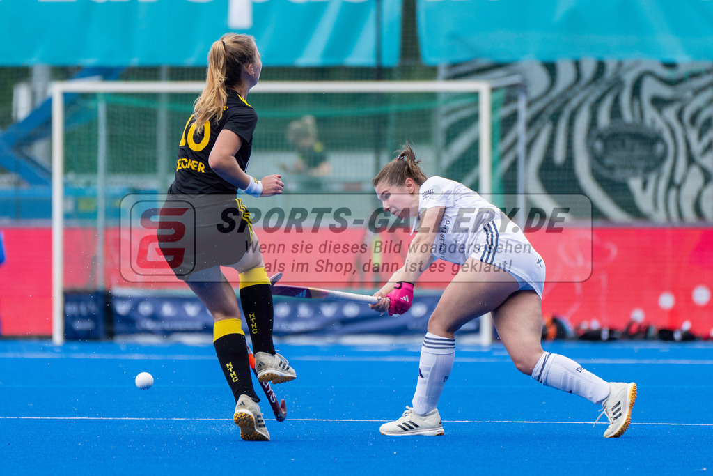 Final4_20250601-1114-HK108298 | Krefeld, Deutschland, 01.06.2025:  Feldhockey Final4 2025 – „Deutsche Feldhockey-Meisterschaften 2025“ Harvestehuder HTC - Düsseldorfer HC (Finale Damen) im Gerd-Wellen-Hockeyanlage am 01.06.2025 in Krefeld, Deutschland. (Foto von Kramhöller/Fehrmann/Kaste)Krefeld, Germany, 01.06.2025: Feldhockey Final4 2025 – „Deutsche Feldhockey-Meisterschaften 2025“ Harvestehuder HTC - Düsseldorfer HC (Finale Damen) in Gerd-Wellen-Hockeyanlage at 01.06.2025 in Krefeld, Deutschland. (Foto from Kramhöller/Fehrmann/Kaste)