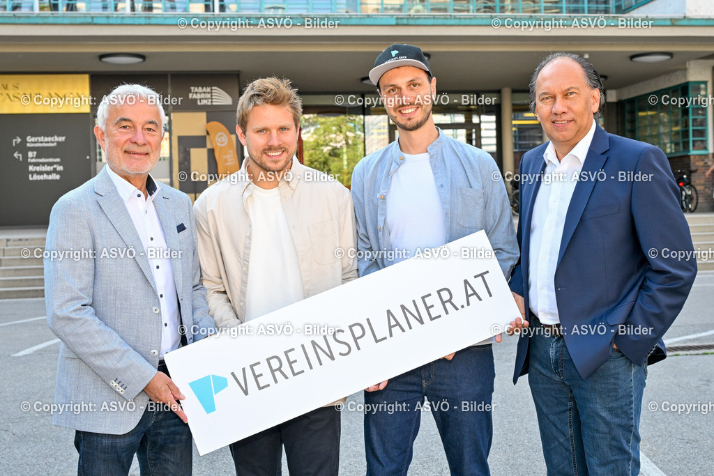 ASVÖ_ Vereinsplaner_ 12.08.2025-6 | 12.08.2025, AUT, ASVÖ, VereinsplanerPeter Reichl (ASVÖ Präsident), Lukas Krainz und Mathias Maier (Vereinsplaner), Willi Blecha (ASVÖ Generalsekretär)©fodo.media / Harald Dostal - Realisiert mit Pictrs.com