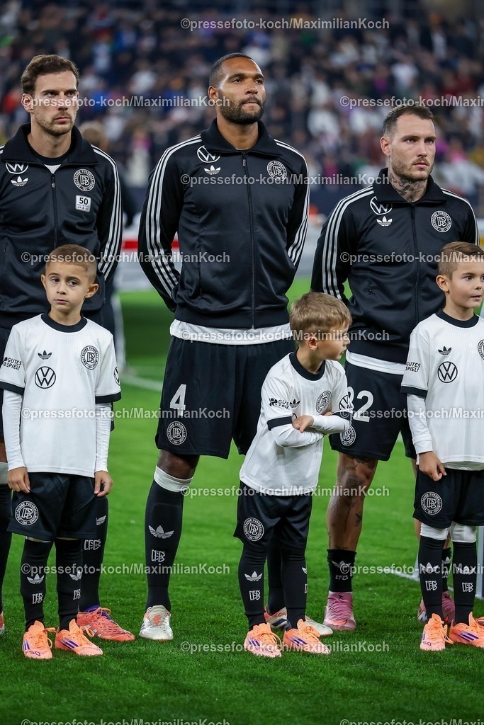 DFB10102502114 | 10.10.2025, Fußball, Länderspiel, Deutschland - Luxemburg, UEFA WM-Qualifikation, 2025/2026, Gruppe A, PreZero Arena in Sinsheim: Jonathan Tah (GER #04)  mit EinlaufkindDFB regulations prohibit any use of photographs as image sequences and or quasi-video. 