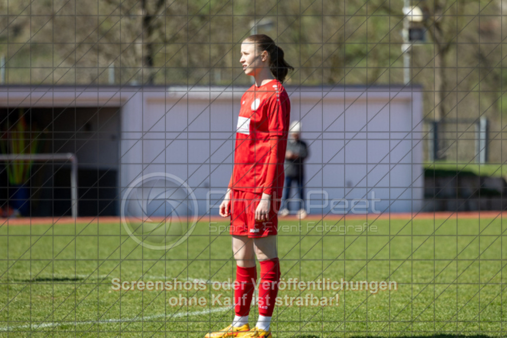20250406_140439_0064 | #,1.FC Donzdorf (rot) vs. SV Jungingen (schwarz), Fussball, Frauen-Verbandsliga Württemberg, 16. Spieltag, Saison 2024/2025, Rasenplatz Lautertal Stadion, Süßener Straße 16, 73072 Donzdorf, 06.04.2025 - 13:00 Uhr,Foto: PhotoPeet-Sportfotografie/Peter Harich