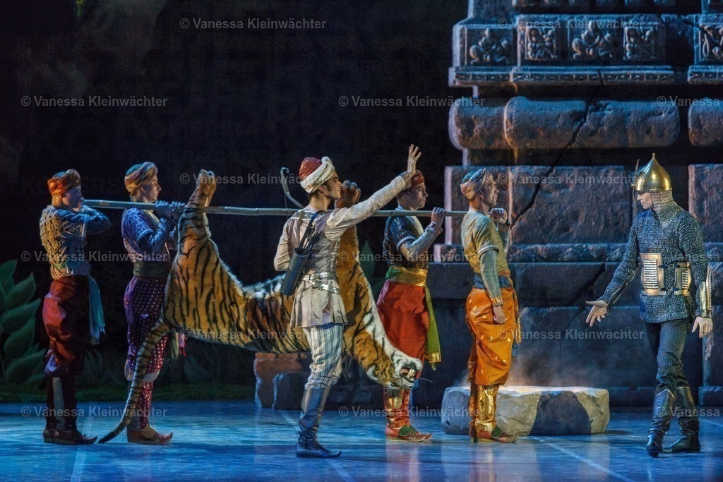  Ballett "La Bayadère" (Fotoprobe) in der Staatsoper unter den Linden | Berlin, 02.11.2018: Fotoprobe des Balletts "La Bayadere" in der Staatsoper Unter Den Linden.  - Realisiert mit Pictrs.com