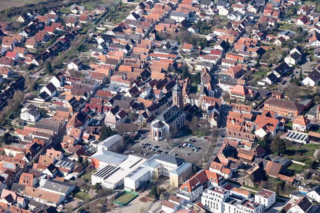 Luftbild: Stadthalle Marktplatz in Kandel im Bundesland Rheinland-Pfalz in Deutschland. Foto: IMG_113332.jpg vom 30.03.2019 durch Werner Riehm/FLY-FOTO.de