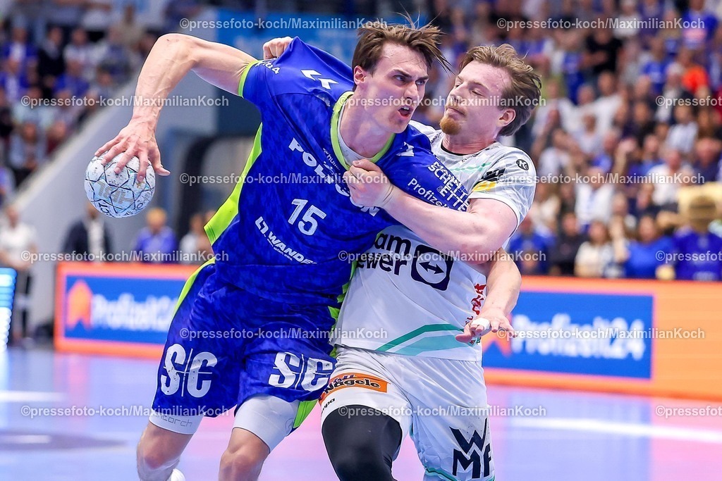 Gum30042601157 | 30.04.2026, Handball, 1. HBL, VfL Gummersbach - Frisch Auf! Göppingen, Saison 2025 / 2026 Herren, Schwalbe-Arena: Miro Schluroff (VfL Gummersbach #15) im Zweikampf gegen  Erik Persson (Frisch Auf Göppingen #22) 