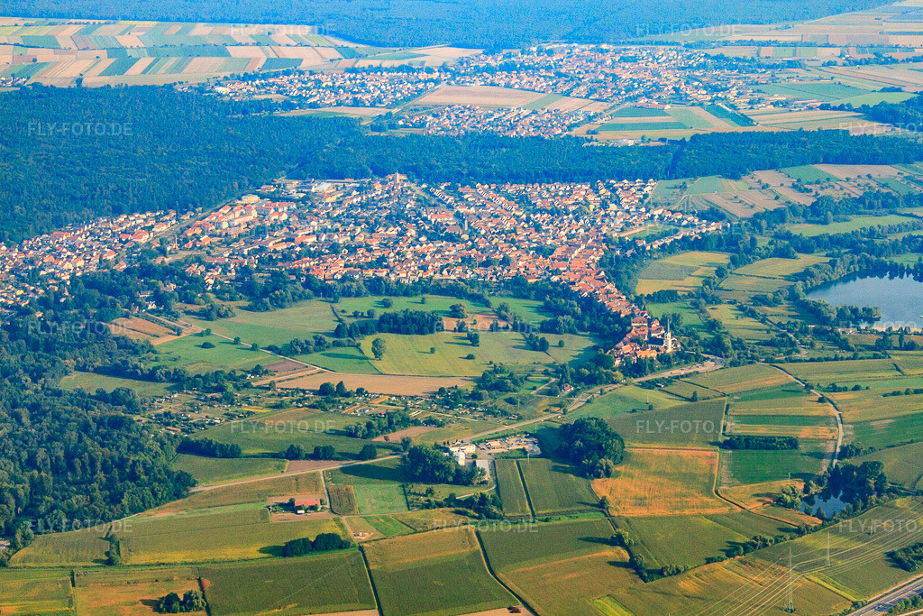 Luftbild: Stadtübersicht von Süden in Jockgrim im Bundesland Rheinland-Pfalz in Deutschland. Foto: IMG_52921.jpg vom 05.09.2012 durch Werner Riehm/FLY-FOTO.de