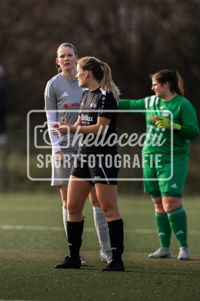 Fußball I Frauen I Saison 2025-2026 I Testspiel I DjK Wacker Mecklenbeck - BW Hollage I 08.02.2026-077 | Carla Mentrup (27, Wacker Mecklenbeck) - Realisiert mit Pictrs.com