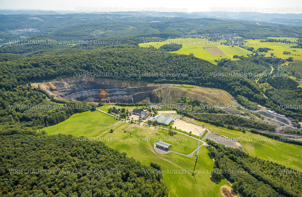 Arnsberg250808625 | Luftbild, Steinbruch Lanwehr Naturstein GmbH Am Langen Stück, Reit- und Fahrverein Arnsberg und Umgebung e.V. Wicheler Höhe, Windrad auf einer Wiese, Müschede, Arnsberg, Ruhrgebiet, Nordrhein-Westfalen, Deutschland