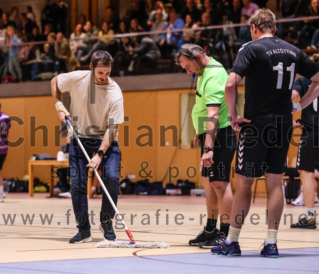 2024-11-09_048_SpVgg_Altenerding_gegen_TV_Altoetting | Erding, Deutschland, 09.11.2024:Handball, Bezirksoberliga Männer 2024 / 2025, 6. Spieltag, SpVgg Altenerding gegen TV Altötting, Endergebnis: 26:22Tobias Huber (TV Altötting, #11)Foto: Christian Riedel / fotografie-riedel.net