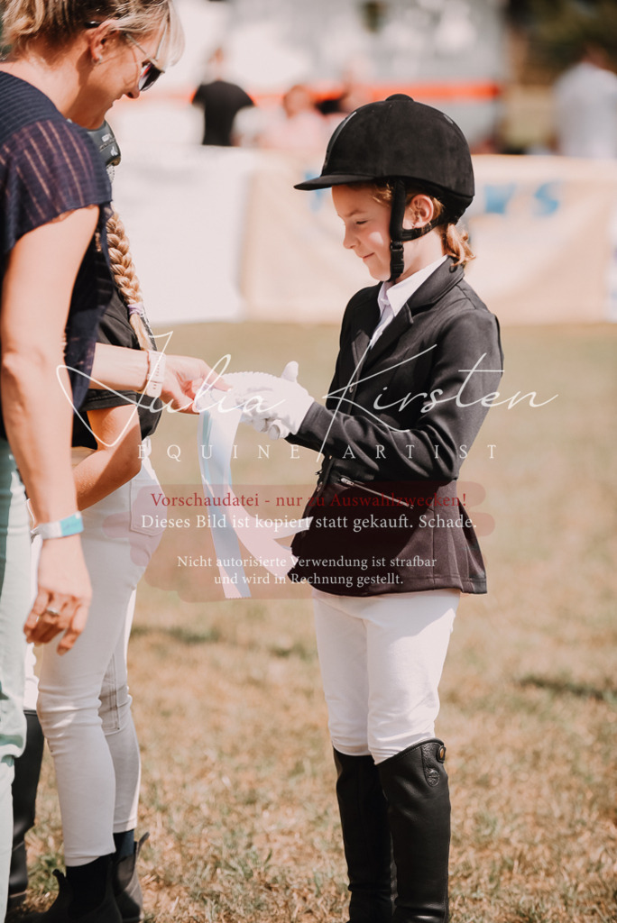 DSC_6366 | Pferde- und Turnierfotografie in Westsachsen. Pferdeportraits, Auftragszeichnungen und intuitive Kunst.