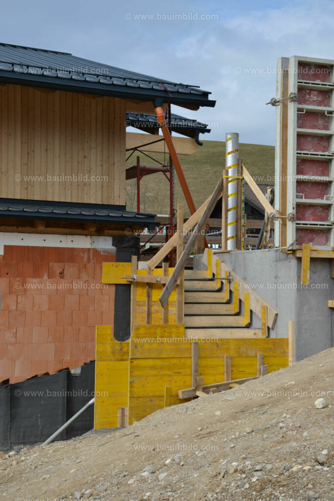 bib-lg04-betonarbeiten-treppen-0761 | Nach LV-Leistungsgruppen sortierte Detailfotos über den Bau eines Hauses. Alle Hausbau-Bilder direkt vom Urheber und Autor der Website Haus-Selber-Bauen.com