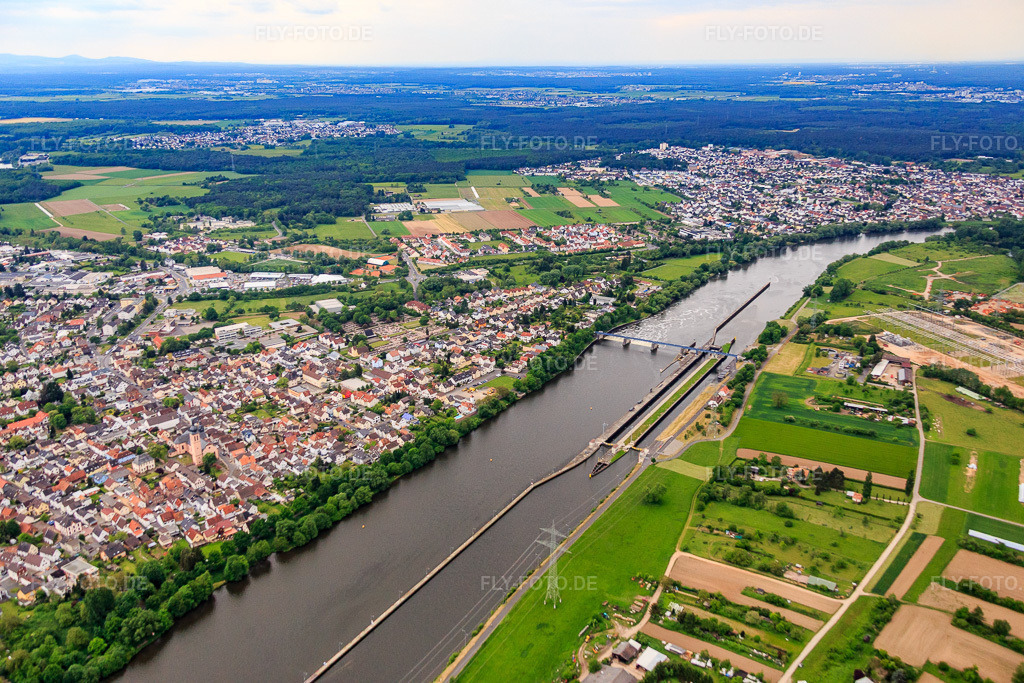 Luftbild: Stadtansicht an der Schiffsschleuse am Mainufer aus Westen im Ortsteil Klein-Krotzenburg in Hainburg im Bundesland Hessen in Deutschland. Foto: IMG_088878.jpg vom 20.05.2016 durch Werner Riehm/FLY-FOTO.de