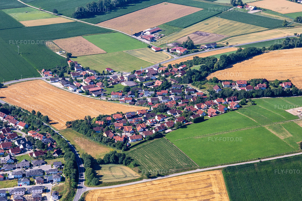 Luftbild: Hörmannsdorf im Ortsteil Hörmannsdorf in Weng im Bundesland Bayern in Deutschland. Foto: IMG_133149.jpg vom 03.07.2022 durch Werner Riehm/FLY-FOTO.deVG Wörth