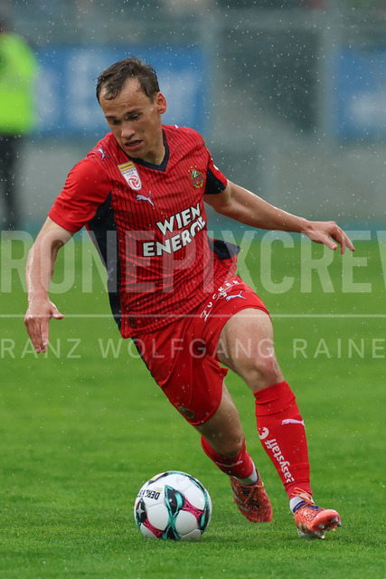 TSV Egger Glas Hartberg vs SK Rapid Wien – Championship Group    | Hartberg, Austria, 19.Apr.26 - SOCCER - ADMIRAL Bundesliga, TSV Egger Glas Hartberg vs SK Rapid Wien. The image shows Nikolaus Wurmbrand (SK Rapid Wien) in rain. 
