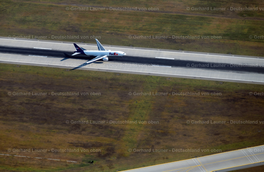 4022971 | landende FedEX Maschine am Franz-Josef-Strauss-Flughafen, München