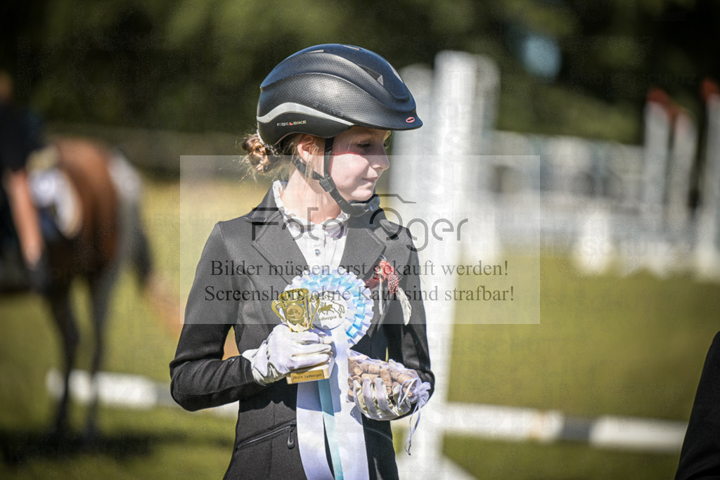 DOS_0410 | Entdecke hochwertige Reitturnierfotos von Foto Oger. Professionell, emotional und authentisch – jetzt Lieblingsmomente im Shop bestellen.Deutschlandweite Turnierfotografie. - Realisiert mit Pictrs.com