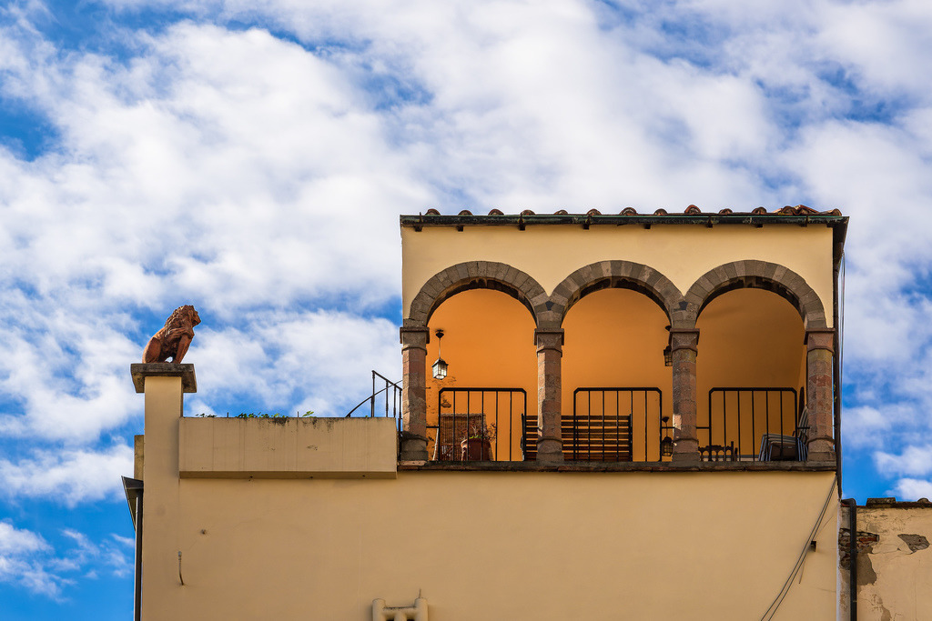 Dachterrasse eines historischen Gebäudes in Florenz, Italien | Dachterrasse eines historischen Gebäudes in Florenz, Italien.