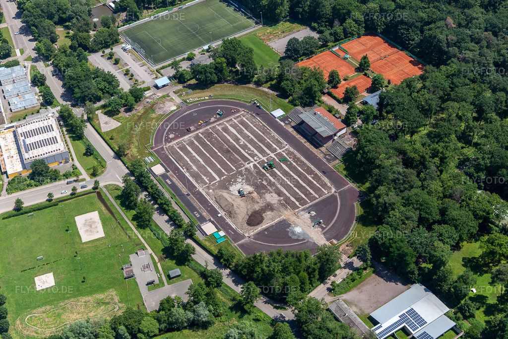 Luftbild: Bienwaldstadion, Neuanlage des Rasens in Kandel im Bundesland Rheinland-Pfalz in Deutschland. Foto: IMG_127266.jpg vom 26.06.2021 durch Werner Riehm/FLY-FOTO.de