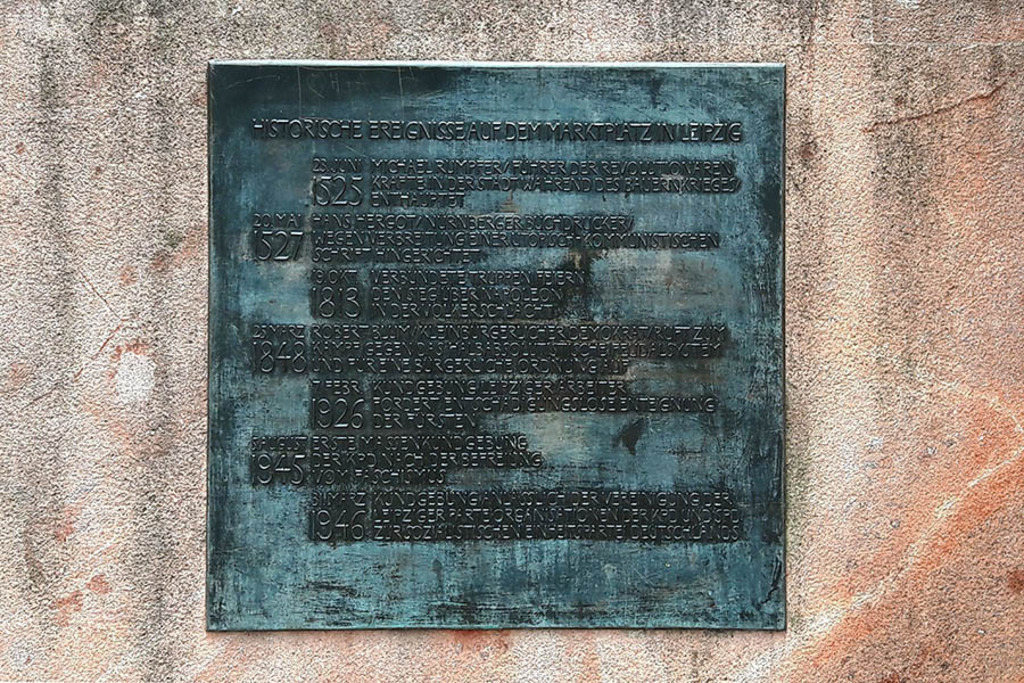 Foto: Leipzig - Gedenkrelief Markt | Das Team hinter BILDLEXIKON LEIPZIG bündelt historische wie aktuelle Informationen über die Stadt Leipzig in Text und Bild auf einer Plattform und stellt diese der interessierten Öffentlichkeit zur Verfügung.