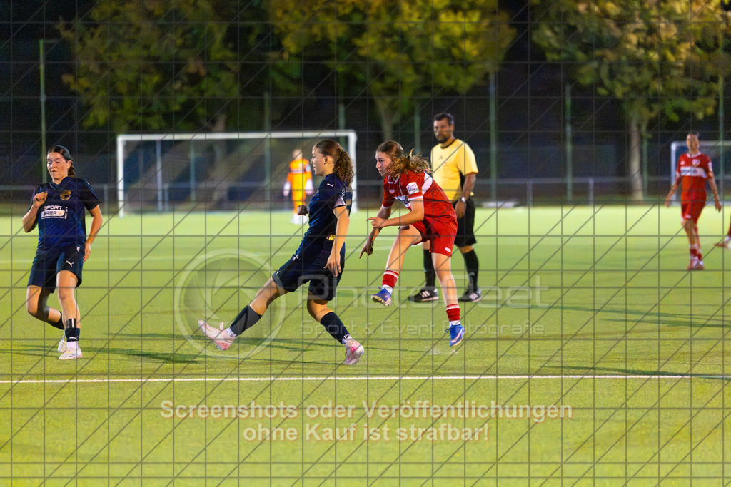 20261007_193309_0108_(c)_by_PhotoPeet | #,ASV Spartania Eislingen (blau) vs. VFB Stuttgart (rot), Fußball, Verbandspokal der B-Juniorinnen,  Saison 2026/2027, Kunstrasenplatz, Öschhalle, 73054 Eislingen, 07.10.2026 - 18:30 Uhr,Foto: PhotoPeet / Sport- &amp; Eventfotografie / Peter Harich