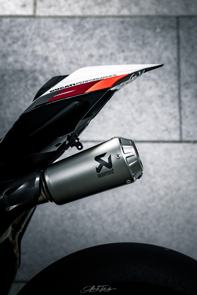 Ducati Panigale V4S | Entdecken Sie die faszinierende Welt von Alexander Tschuncky Arts: Kreative Fotografie, atemberaubende Automobilkunst und hochwertiger Bilderdruck. Lassen Sie sich inspirieren! - Realisiert mit Pictrs.com