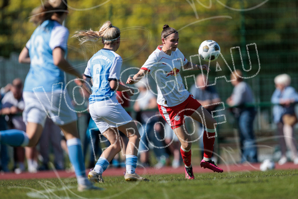 Gipfeltreffen der Frauen: Finale um den Sachsenlotto Landespokal 2026 | Am 1. Mai 2026 trafen im Endspiel des Sachsenlotto Landespokals die Frauen des Chemnitzer FC und die zweite Mannschaft von RasenBallsport Leipzig aufeinander. Vor stimmungsvoller Kulisse kämpften beide Teams ab 15:00 Uhr um die begehrte Trophäe des sächsischen Fußballs. Diese Galerie zeigt die Highlights, packende Zweikämpfe und die emotionalsten Momente des Finaltags. - Realisiert mit Pictrs.com