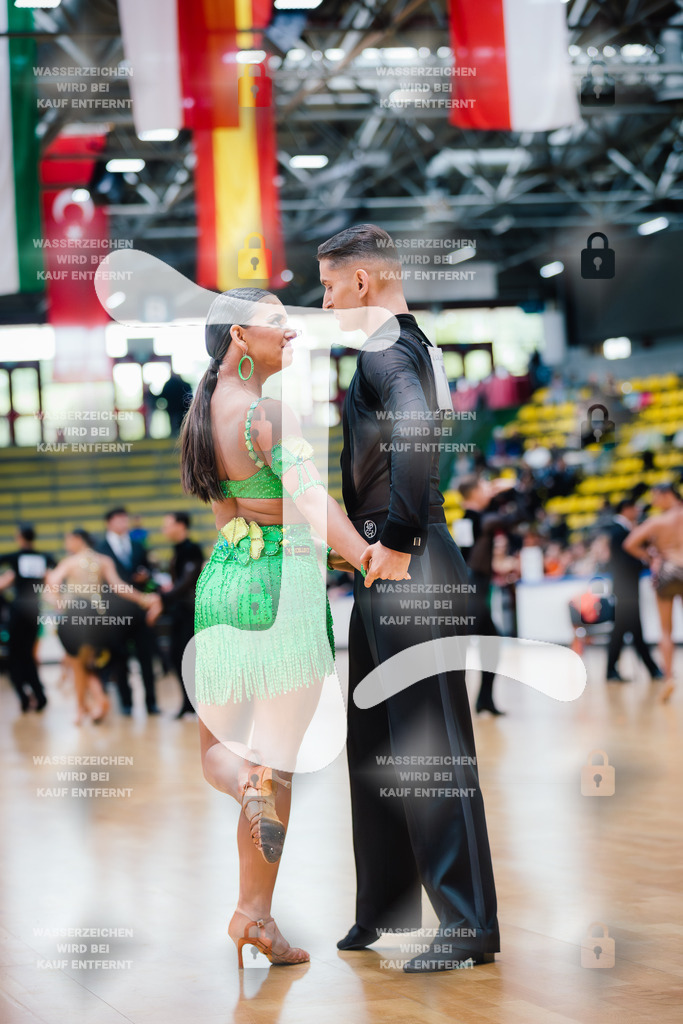 Hessen Tanzt WDSF International Open Latin 43rd (71) Paul Thorwarth _ Zorka Kozma (TSC dancepoint Königsbrunn)-2025-05-18-3497 | Webshop for digital downloads and prints of dance sport, event & show photographer Julian Link - Realisiert mit Pictrs.com